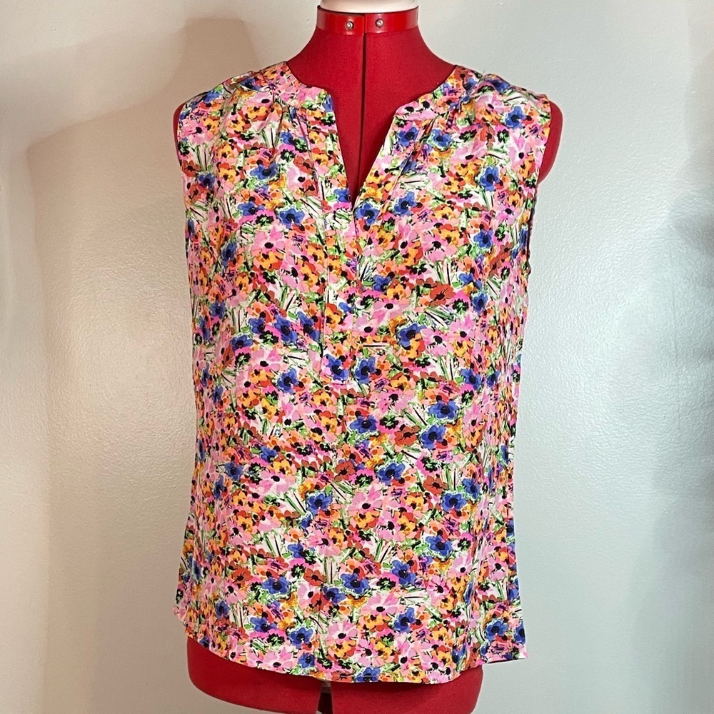Banana Republic Sleeveless, Split Neck 100% Silk Blouse Sz S